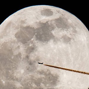 معلومات عن القمر وسطح القمر طقس العرب