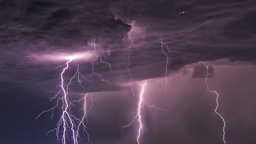 السعودية | تقلبات جوية مستمرة وفرص الأمطار تطال مناطق واسعة من المملكة